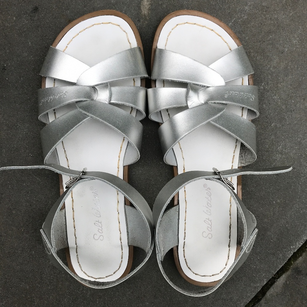 SUPERGIRLS! Original Silver Salt-water Sandals sz6